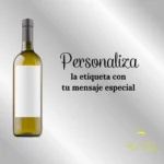 Una botella de Vinos el Rey de Tamarindo y Maracuyá con la etiqueta en blanco. Este producto está listo para personalizarse